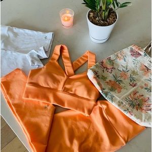 Alo Yoga Airlift High waist full length Tangerine orange color leggings. Size M.